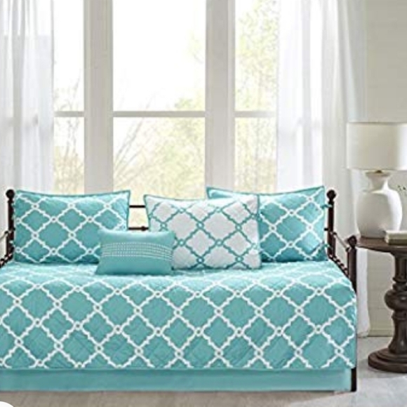 Madison Park - Aqua blue reversible daybed quilt - Picture 2 of 3